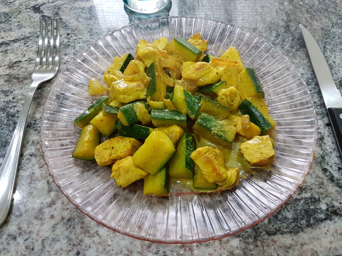 Poulet au curry et courgettes